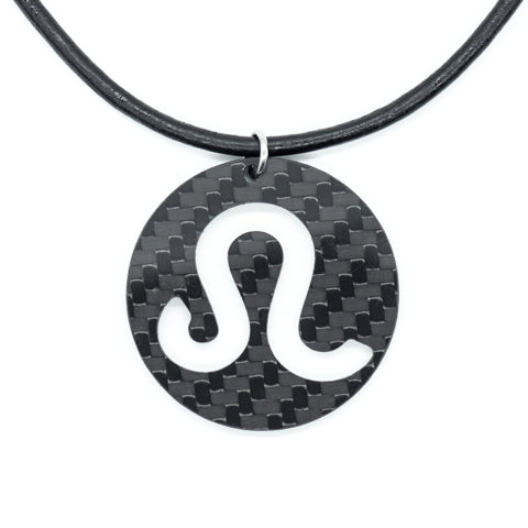 Pendente in fibra di carbonio Leo Zodiac e collana in pelle di Sigil SG-116